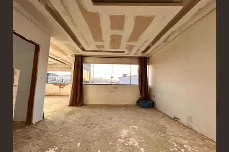 Casa à venda com 2 quartos, 132m² em Arvoredo, Contagem