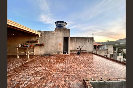 Casa à venda com 132m², 2 quartos e 1 vaga