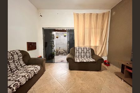 Casa à venda com 2 quartos, 132m² em Arvoredo, Contagem