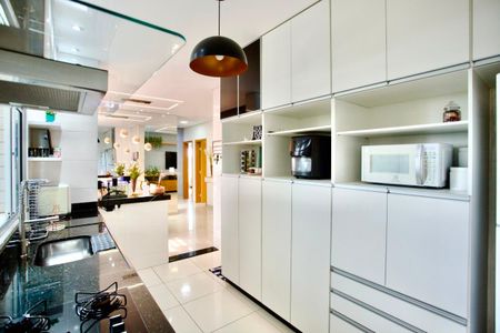 Apartamento à venda com 90m², 3 quartos e 2 vagas Apartamento à venda com 90m², 3 quartos e 2 vagasCozinha e Área de Serviço