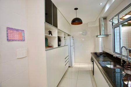 Cozinha e Área de Serviço de apartamento para alugar com 3 quartos, 90m² em Jardim Industrial, Contagem