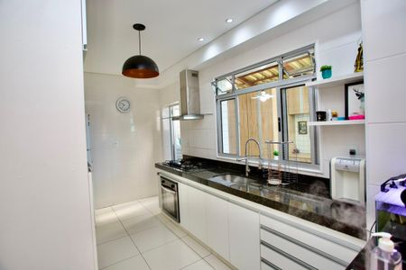 Apartamento à venda com 90m², 3 quartos e 2 vagas Apartamento à venda com 90m², 3 quartos e 2 vagasCozinha e Área de Serviço