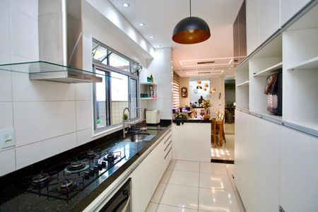 Apartamento à venda com 90m², 3 quartos e 2 vagas Apartamento à venda com 90m², 3 quartos e 2 vagasCozinha e Área de Serviço