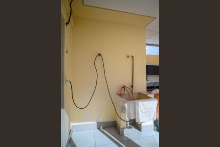 Área de Serviço de casa para alugar com 2 quartos, 80m² em Vila Brasilio Machado, São Paulo