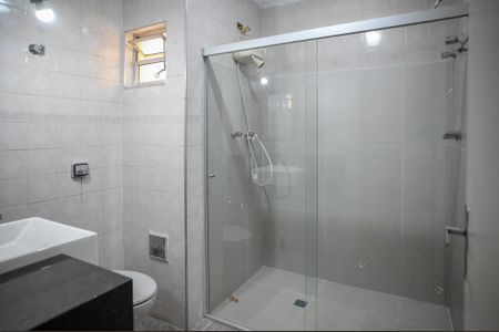Banheiro 1 de casa para alugar com 2 quartos, 80m² em Vila Brasilio Machado, São Paulo
