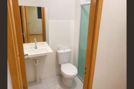 Banheiro de apartamento para alugar com 2 quartos, 55m² em Chácara São Pedro, Aparecida de Goiânia