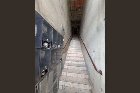 Escade de acesso  de apartamento para alugar com 2 quartos, 65m² em Parque Flamengo, Guarulhos