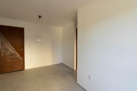 Sala de apartamento para alugar com 2 quartos, 46m² em Arrastão, São Gonçalo