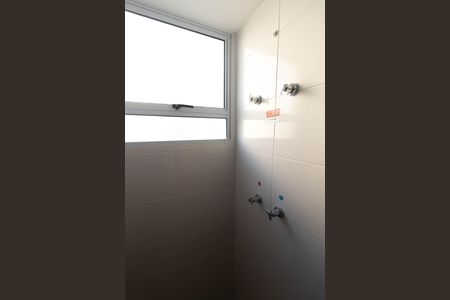 Apartamento para alugar com 46m², 2 quartos e 1 vaga Apartamento para alugar com 46m², 2 quartos e 1 vagaBanheiro da Suíte 1