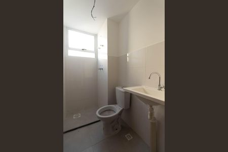 Banheiro da Suíte 1 de apartamento para alugar com 2 quartos, 46m² em Arrastão, São Gonçalo