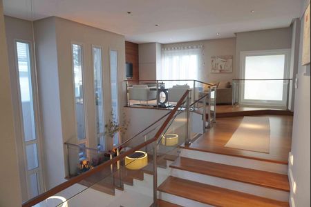 Casa de condomínio à venda com 427m², 3 quartos e 4 vagas Casa de condomínio à venda com 427m², 3 quartos e 4 vagasPiso Superior