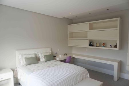 Casa de condomínio à venda com 427m², 3 quartos e 4 vagas Casa de condomínio à venda com 427m², 3 quartos e 4 vagasSuite 4