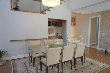 Casa de condomínio à venda com 427m², 3 quartos e 4 vagas Casa de condomínio à venda com 427m², 3 quartos e 4 vagasSala de Jantar