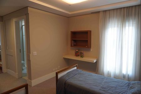 Casa de condomínio à venda com 427m², 3 quartos e 4 vagas Casa de condomínio à venda com 427m², 3 quartos e 4 vagasSuite 1