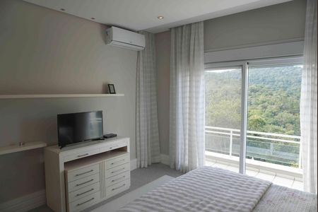 Casa de condomínio à venda com 427m², 3 quartos e 4 vagas Casa de condomínio à venda com 427m², 3 quartos e 4 vagasSuite 4