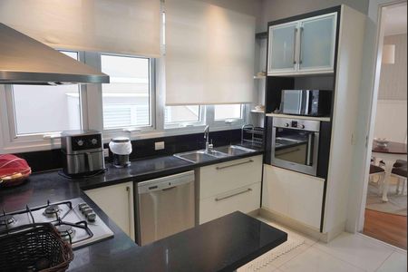 Casa de condomínio à venda com 427m², 3 quartos e 4 vagas Casa de condomínio à venda com 427m², 3 quartos e 4 vagasCozinha