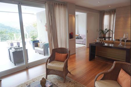 Casa de condomínio à venda com 427m², 3 quartos e 4 vagas Casa de condomínio à venda com 427m², 3 quartos e 4 vagasSala Íntima