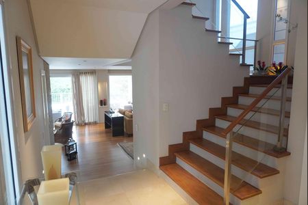 Casa de condomínio à venda com 427m², 3 quartos e 4 vagas Casa de condomínio à venda com 427m², 3 quartos e 4 vagasHall