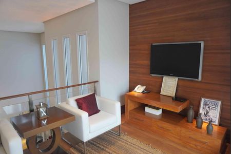 Casa de condomínio à venda com 427m², 3 quartos e 4 vagas Casa de condomínio à venda com 427m², 3 quartos e 4 vagasSala de TV