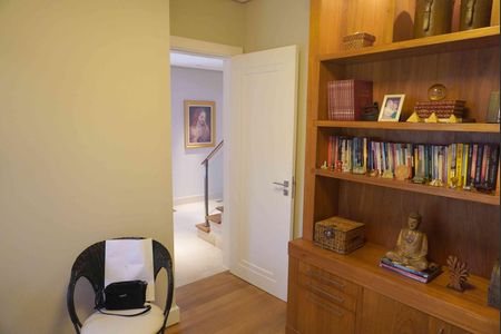Casa de condomínio à venda com 427m², 3 quartos e 4 vagas Casa de condomínio à venda com 427m², 3 quartos e 4 vagasEscritório