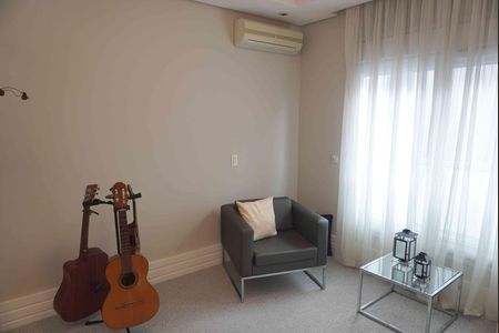 Casa de condomínio à venda com 427m², 3 quartos e 4 vagas Casa de condomínio à venda com 427m², 3 quartos e 4 vagasSuite 2