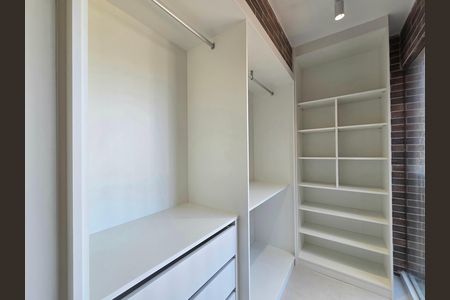 Apartamento para alugar com 97m², 2 quartos e 1 vaga Apartamento para alugar com 97m², 2 quartos e 1 vagaCloset da suíte 1