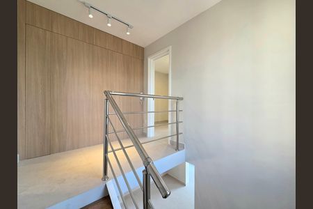 Apartamento para alugar com 97m², 2 quartos e 1 vaga Apartamento para alugar com 97m², 2 quartos e 1 vagaEscada