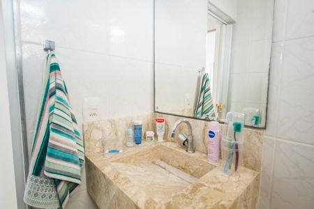 Banheiro de apartamento para alugar com 1 quarto, 35m² em Cascadura, Rio de Janeiro