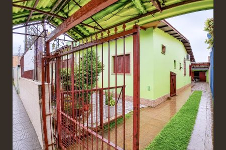 Fachada de casa à venda com 3 quartos, 297m² em Harmonia, Canoas