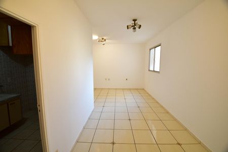 Apartamento para alugar com 70m², 2 quartos e 1 vagaSala