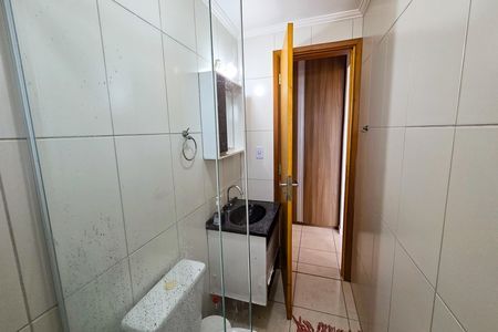 Banheiro de apartamento para alugar com 1 quarto, 45m² em Nova Mirim, Praia Grande