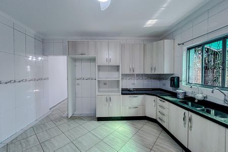 Casa para alugar com 308m², 3 quartos e 3 vagasCozinha