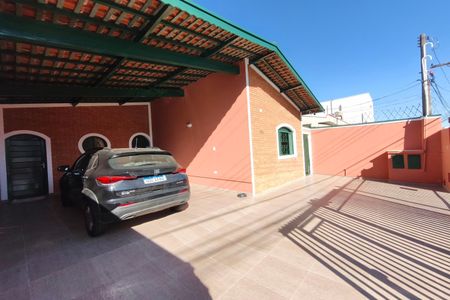Quintal - Garagem de casa para alugar com 3 quartos, 120m² em Jardim do Lago, Campinas