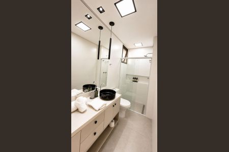 Apartamento para alugar com 80m², 2 quartos e 2 vagas Apartamento para alugar com 80m², 2 quartos e 2 vagasBanheiro