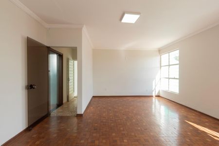 Casa para alugar com 245m², 5 quartos e 2 vagas