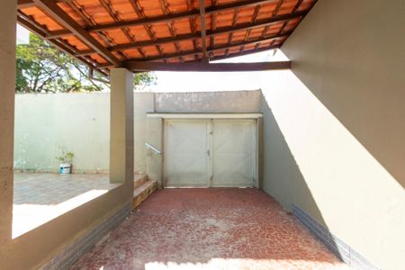 Casa para alugar com 245m², 5 quartos e 2 vagas