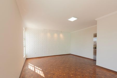 Casa para alugar com 245m², 5 quartos e 2 vagas