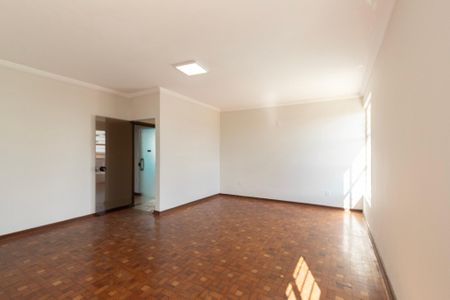 Casa para alugar com 245m², 5 quartos e 2 vagas