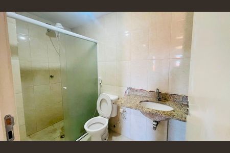 Banheiro de apartamento para alugar com 2 quartos, 56m² em Outeiro de Passárgada, Cotia