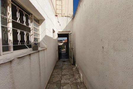 Corredor - Quintal de casa à venda com 3 quartos, 160m² em Parque Residencial Vila União, Campinas