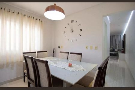 Casa à venda com 140m², 3 quartos e 4 vagasSALA