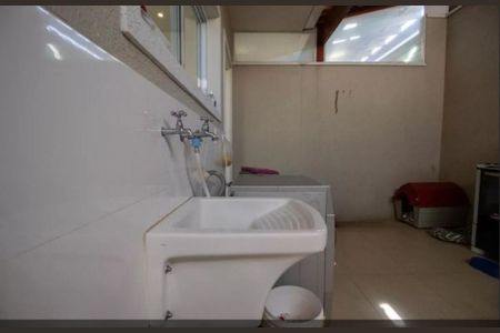 Casa à venda com 140m², 3 quartos e 4 vagasLAVANDERIA