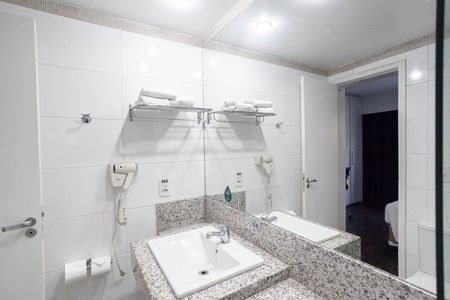 Banheiro  de kitnet/studio à venda com 1 quarto, 23m² em São Luiz, Belo Horizonte