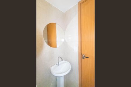 Banheiro de apartamento à venda com 2 quartos, 41m² em Estância Velha, Canoas