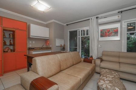 Sala 2 de casa de condomínio à venda com 3 quartos, 218m² em Jardim Carvalho, Porto Alegre