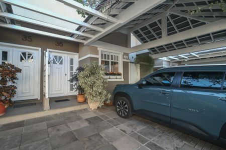 Fachada de casa de condomínio à venda com 3 quartos, 218m² em Jardim Carvalho, Porto Alegre