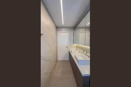 Banheiro da Suíte 1 de apartamento para alugar com 3 quartos, 167m² em Jardim das Acacias, São Paulo