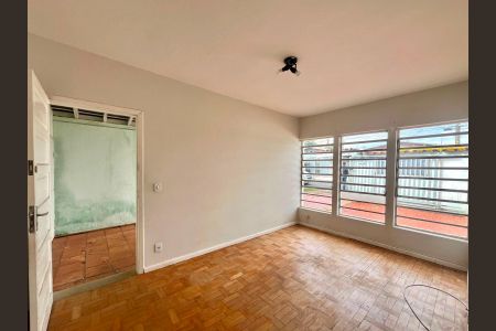 Casa à venda com 130m², 3 quartos e 4 vagas Casa à venda com 130m², 3 quartos e 4 vagasSala