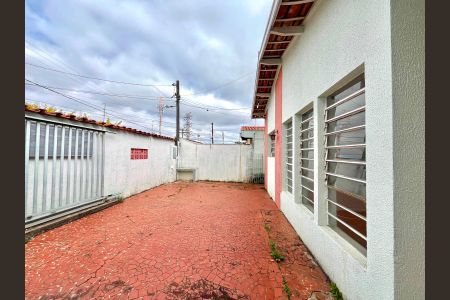 Casa à venda com 130m², 3 quartos e 4 vagas Casa à venda com 130m², 3 quartos e 4 vagasFachada