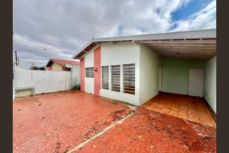 Casa à venda com 130m², 3 quartos e 4 vagas Casa à venda com 130m², 3 quartos e 4 vagasFachada